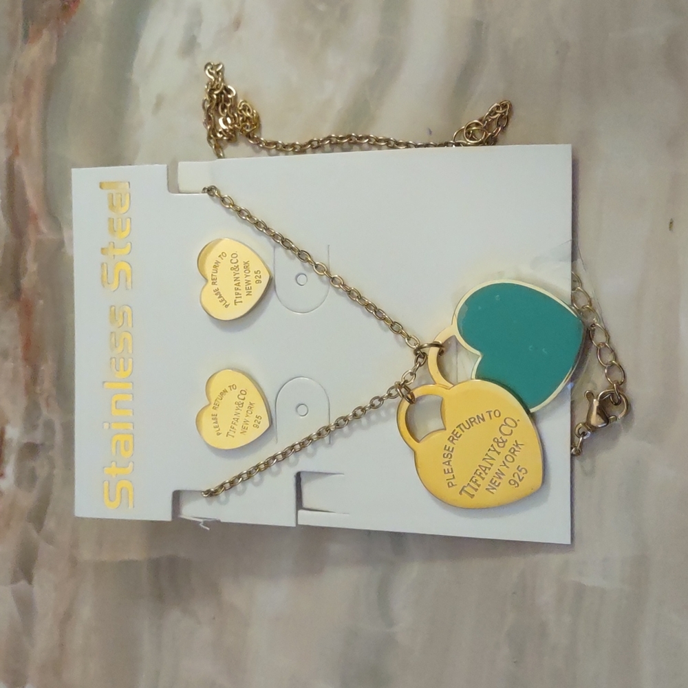 Beautiful set necklace and earrings